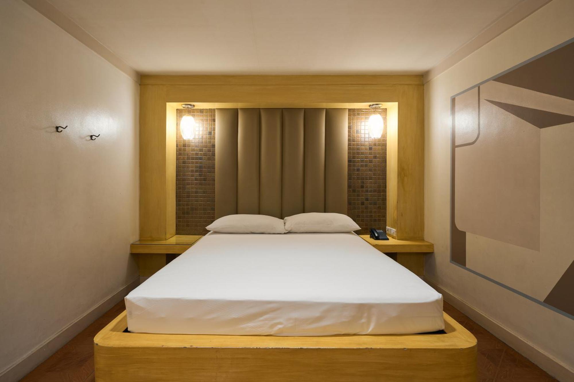 Victoria Court Malabon Hotel Valenzuela Exterior foto